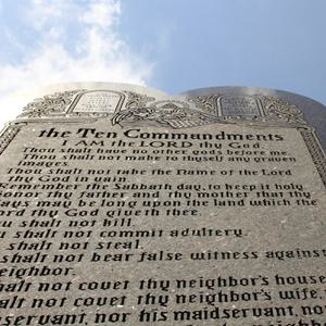 10 commandments monument